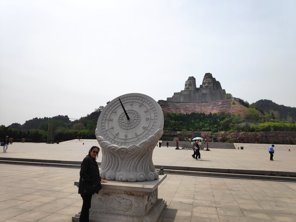 炎黄二帝像-郑州市必去景点