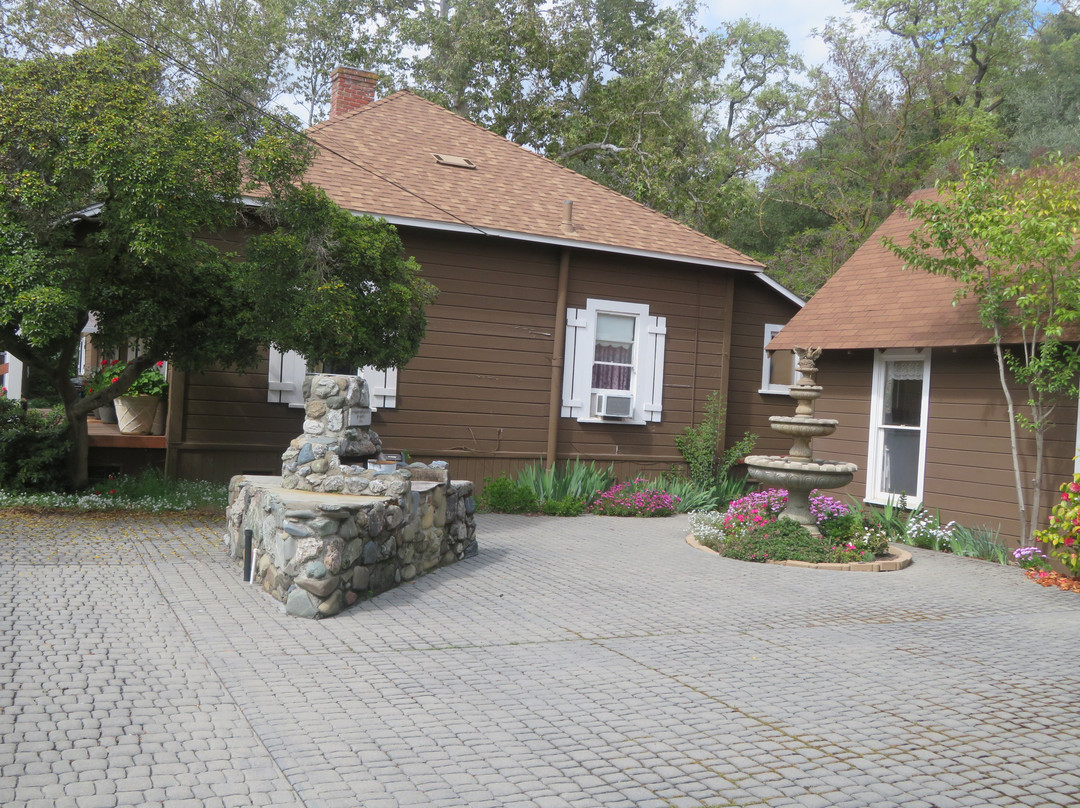 Little Brown Church of Sunol-Sunol必去景点