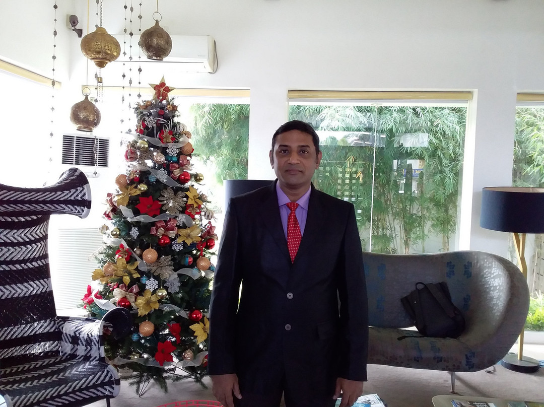 万马纳洛广场酒店主图