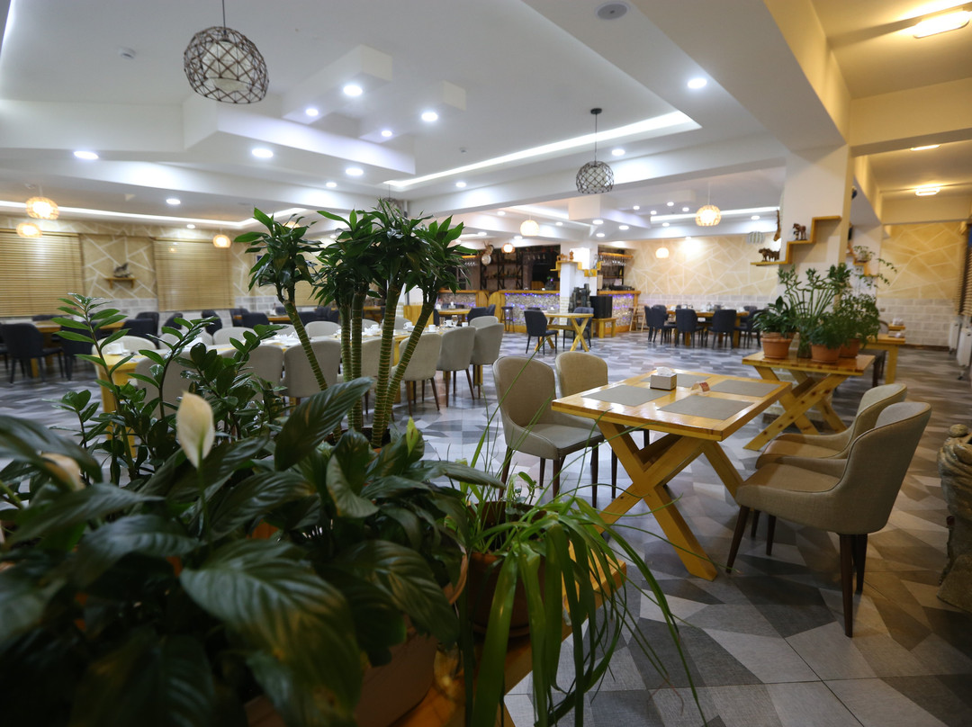 Makhsum Hotel & Restaurant