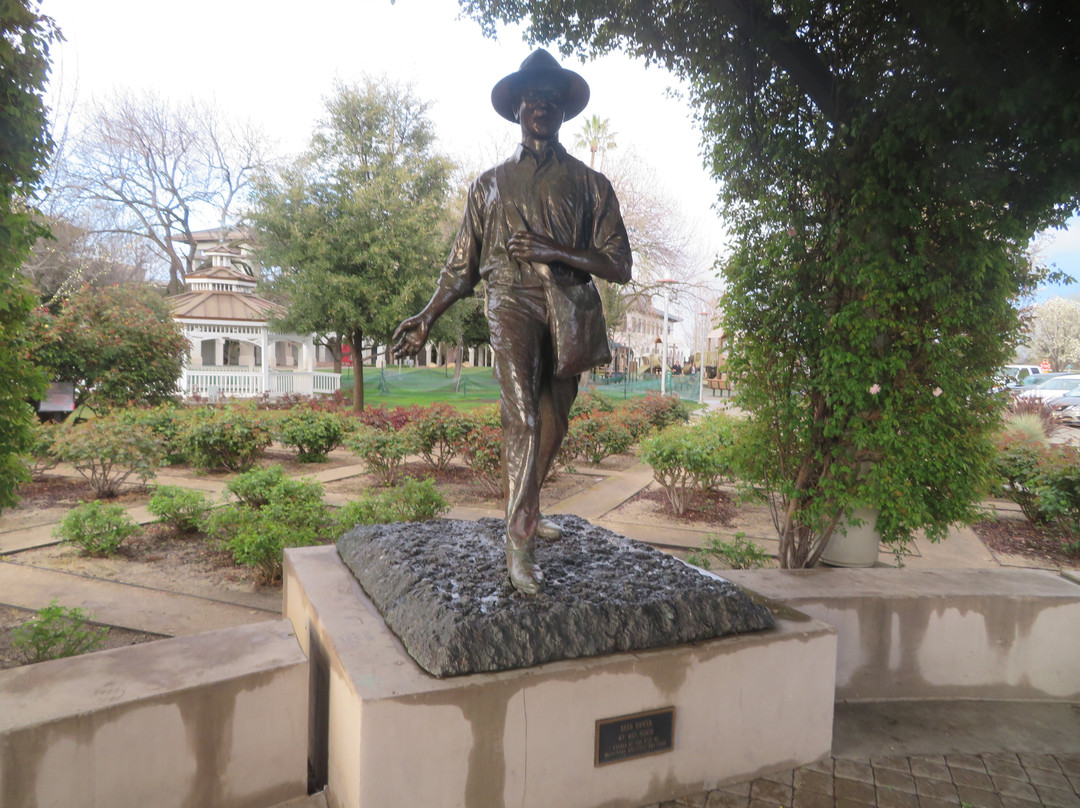 Seed Sower Statue-Brentwood必去景点