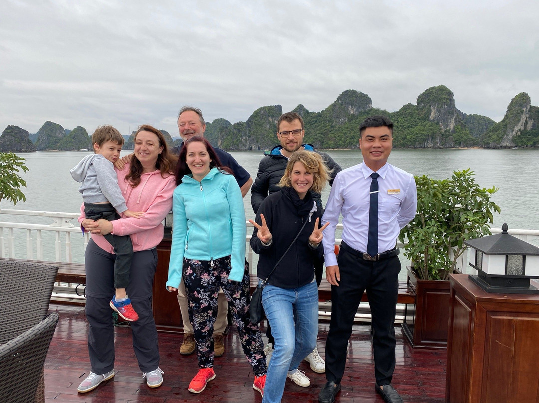 Amira Cruises-下龙湾必去景点