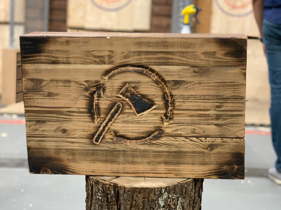 Revolution Axe Throwing-Everett必去景点