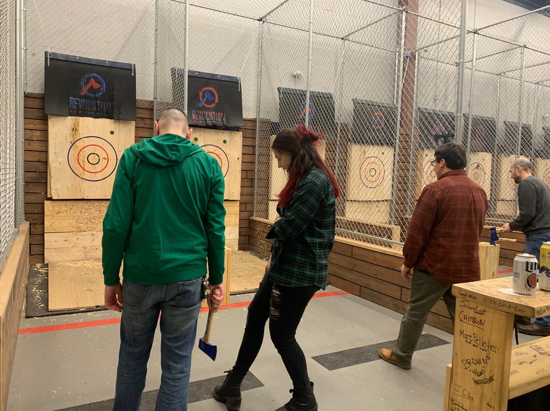 Revolution Axe Throwing-Everett必去景点