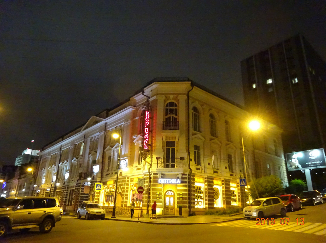凡尔赛酒店主图