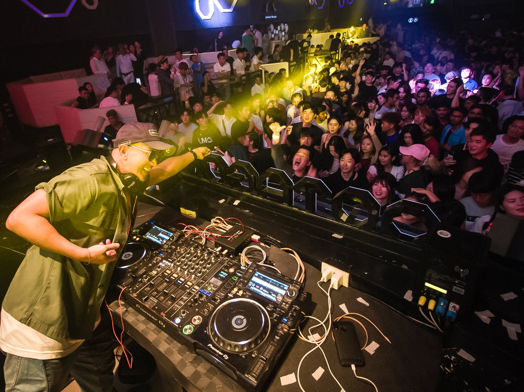 OQTAGON- 曼达维必去景点