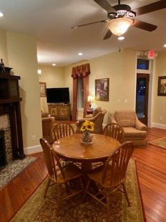 The Grand Lux Inn主图