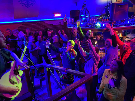 Off Piste Bar-萨尔溪必去景点