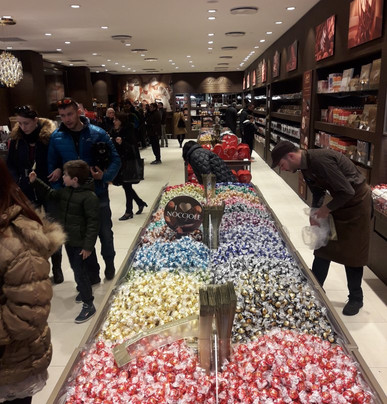 Negozio Lindt Castel Romano-罗马必去景点