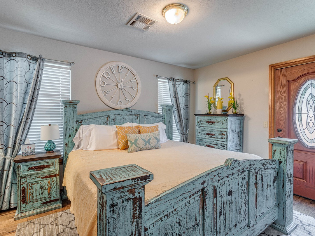 Whispering Pines Bed and Breakfast主图