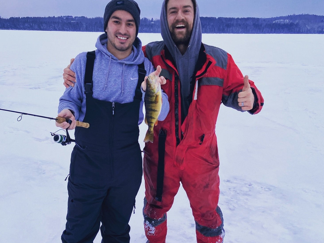 Hooked Young Fishing Charters景点图片