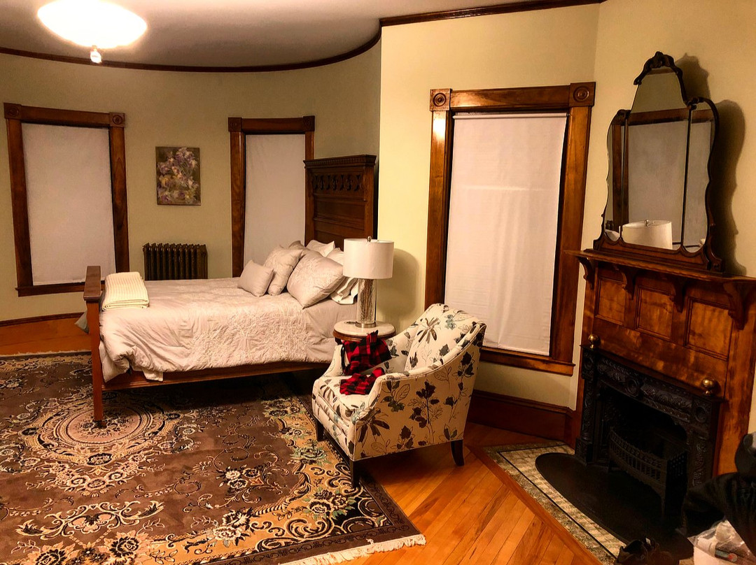 Reynold's House Inn主图