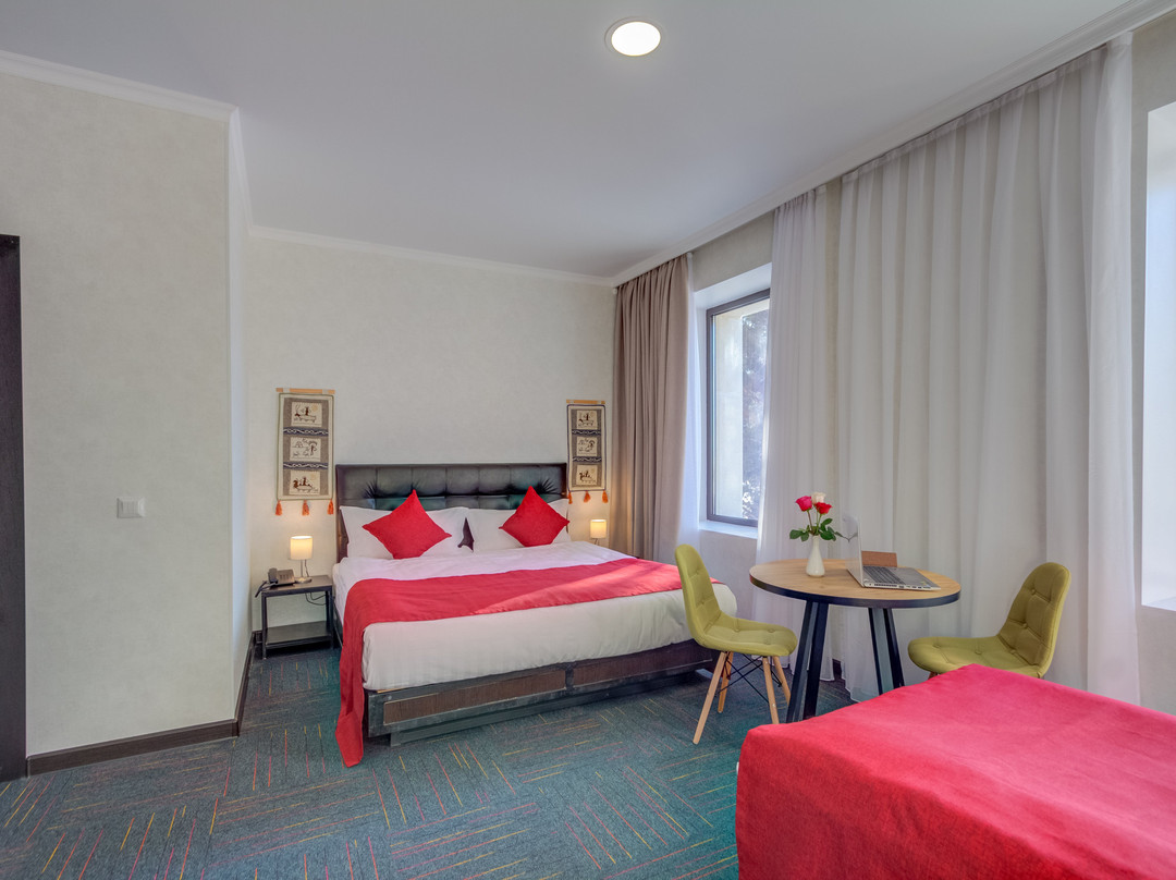 My Hotel Karakol主图