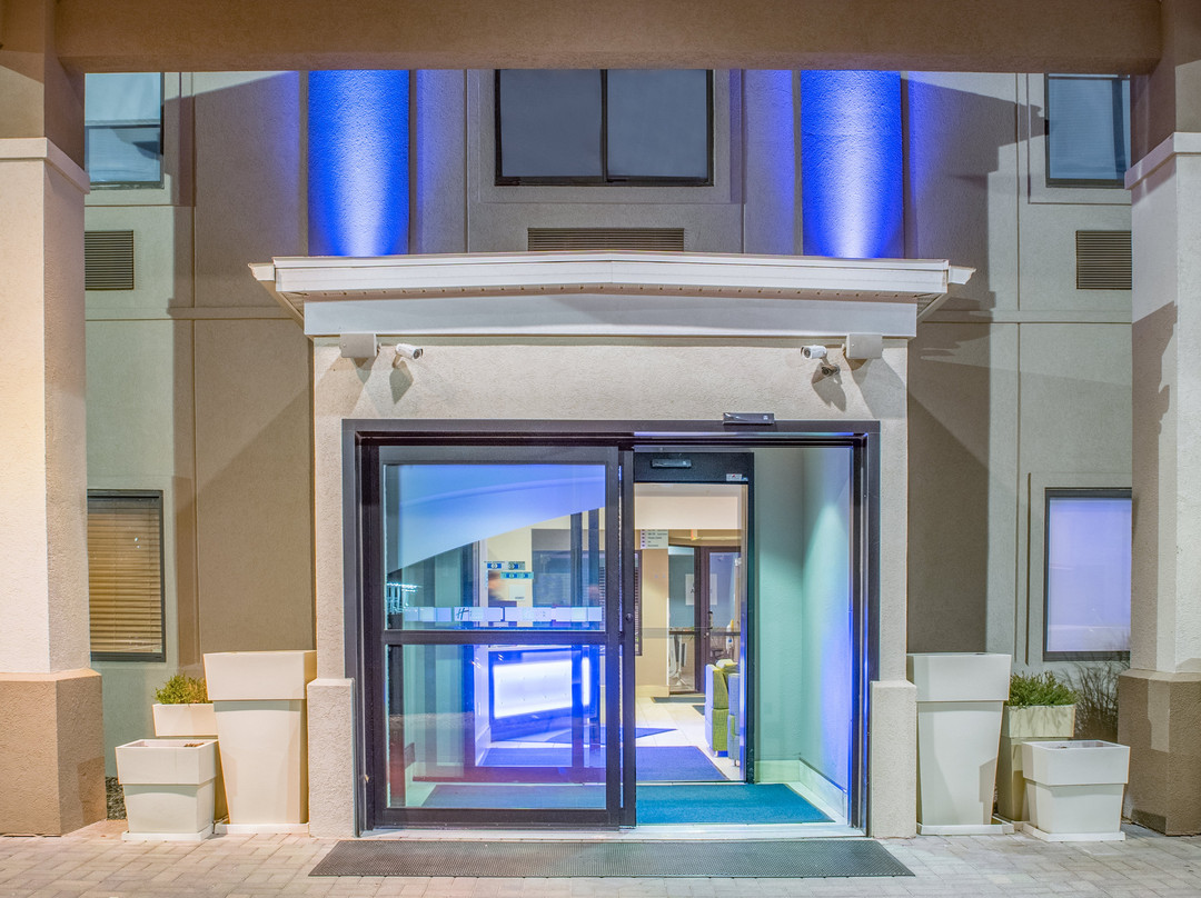 Holiday Inn Express Howe (Sturgis MI) by IHG主图