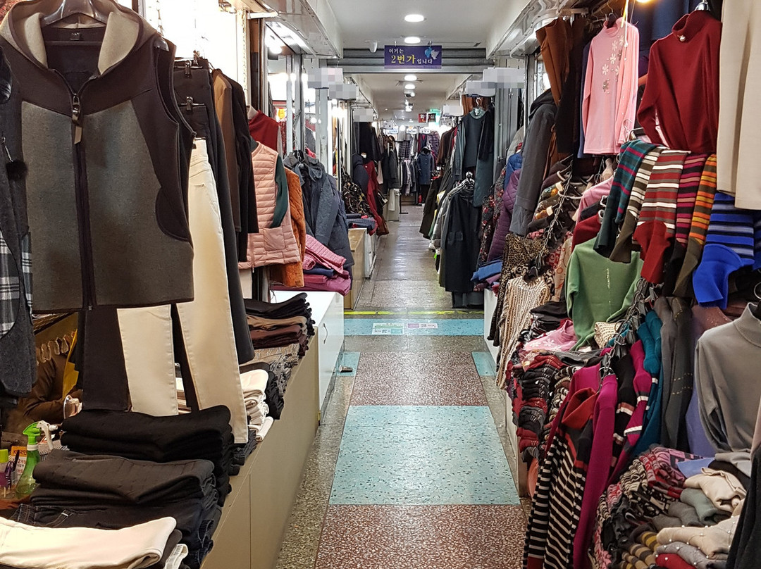 Pyeonghwa Market-釜山必去景点