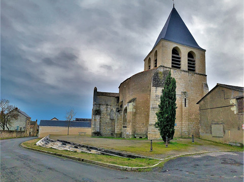 Église Notre-Dame-Taize必去景点