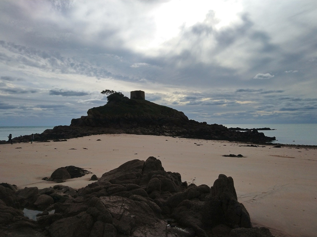 Portelet Bay-圣布雷拉德必去景点