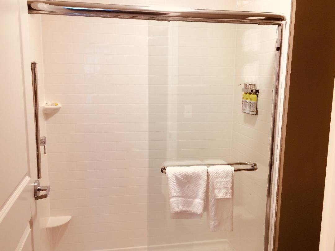Staybridge Suites Charlottesville Airport, an IHG Hotel-浴室