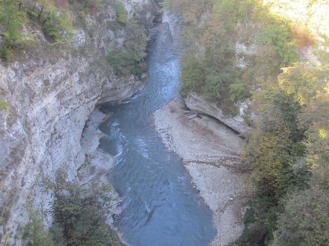 Nikhaloi Waterfalls景点图片