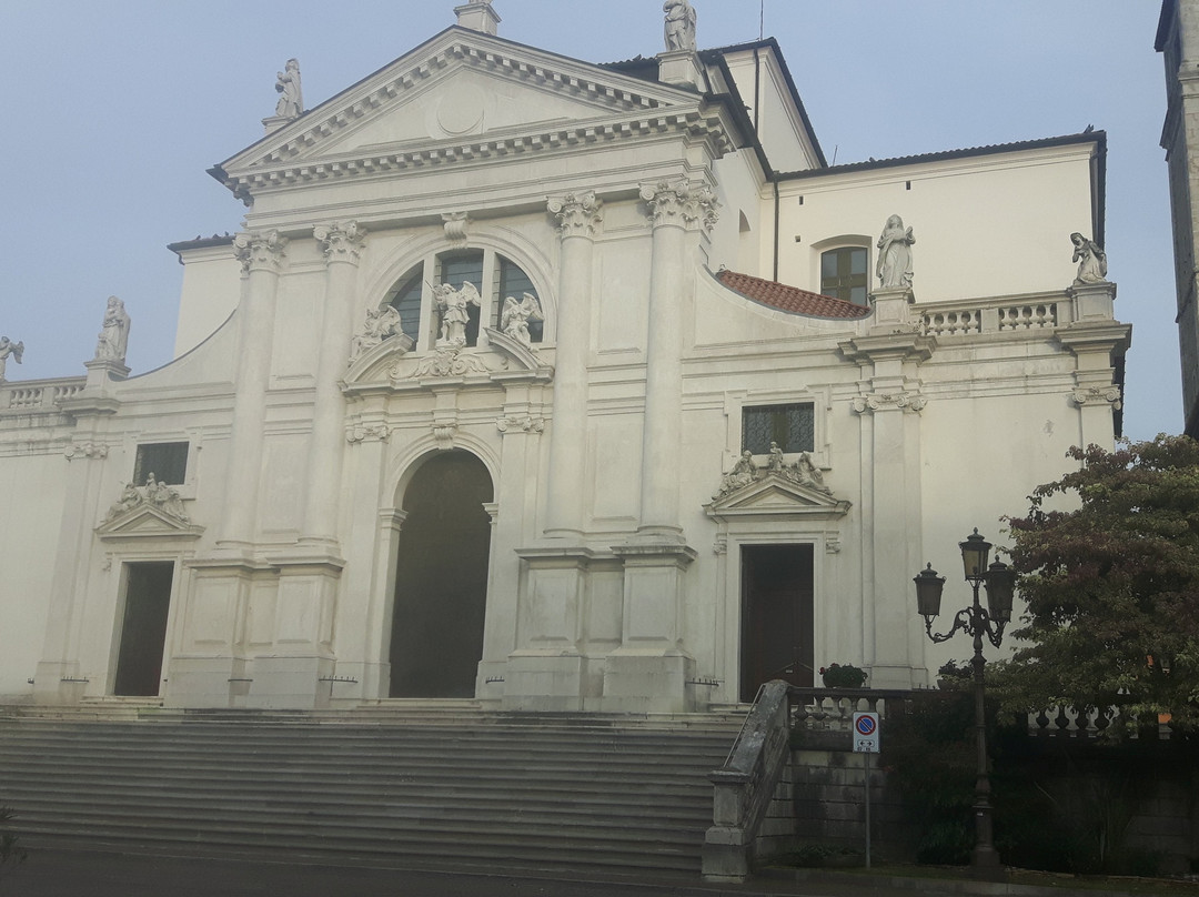 Duomo di San Michele Arcangelo景点图片