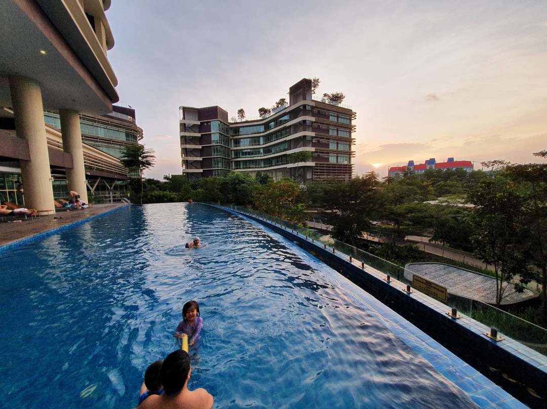 新山盛捷依斯干达美迪尼服务公寓主图