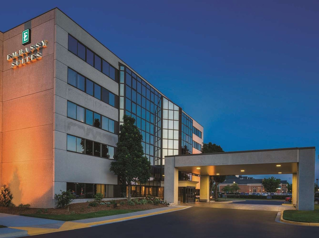 Embassy Suites by Hilton Milwaukee Brookfield主图