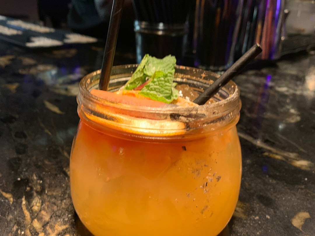 Red Door Lounge-Holetown必去景点