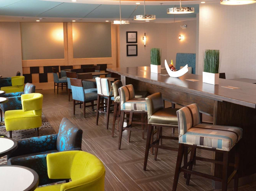 佩利希尔顿恒庭酒店主图