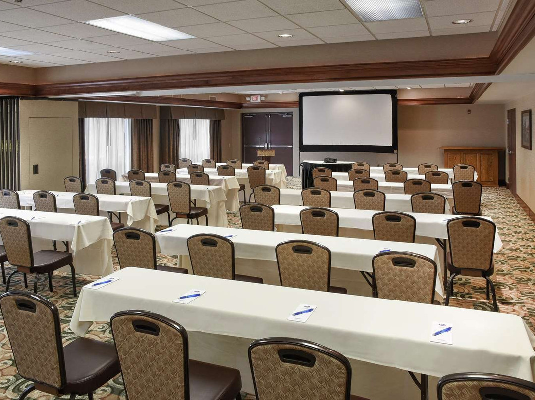 Hampton Inn & Suites Youngstown-Canfield主图