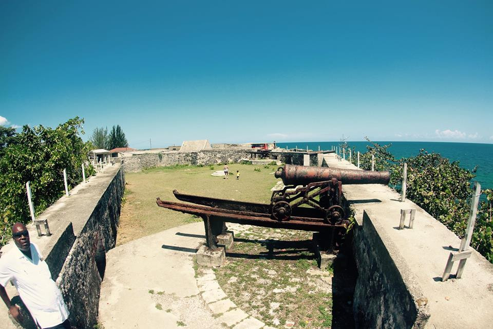 Sandy Bay旅游景点-Fort Charlotte