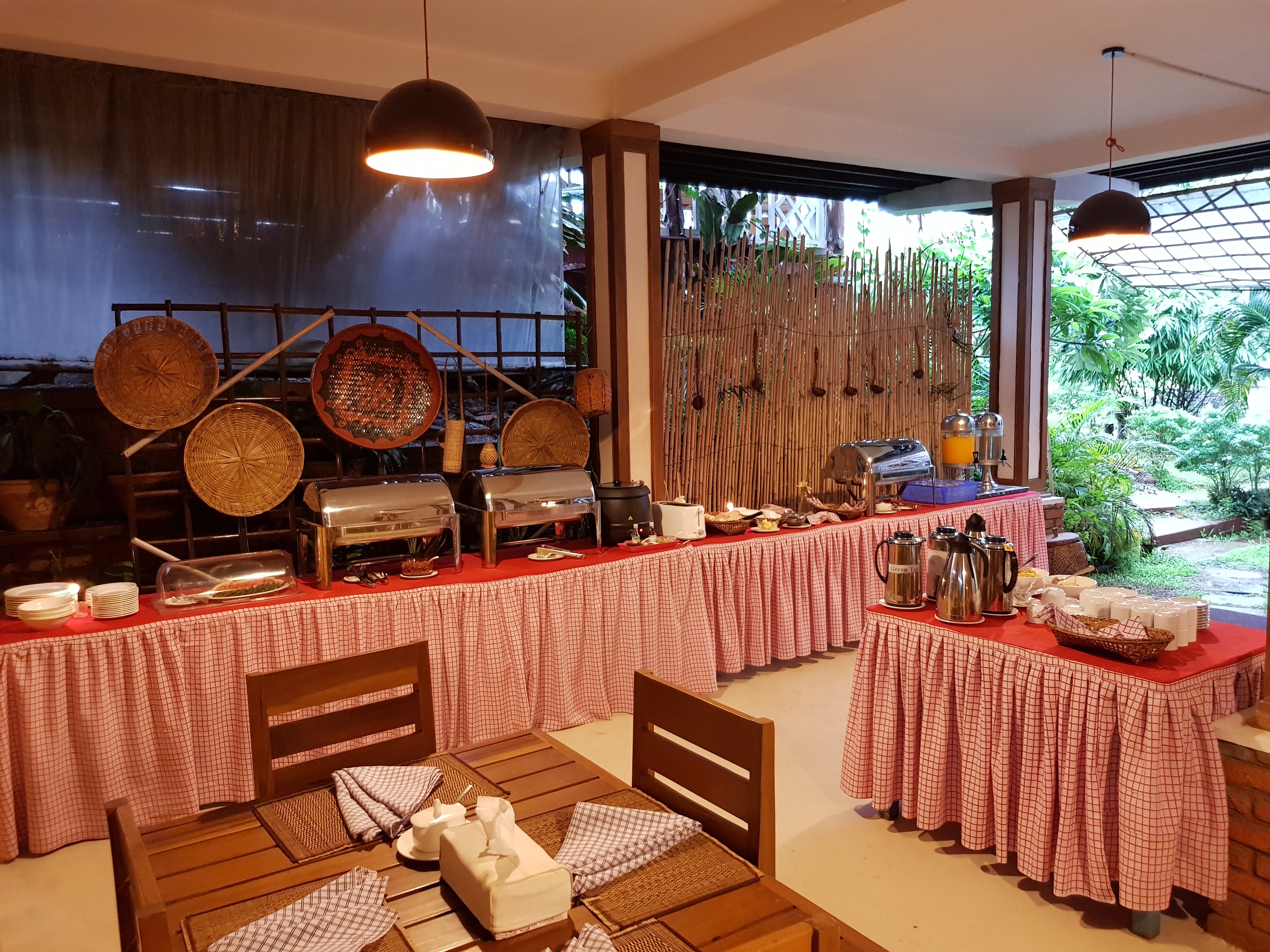 Hotel Queen Jamadevi-餐饮