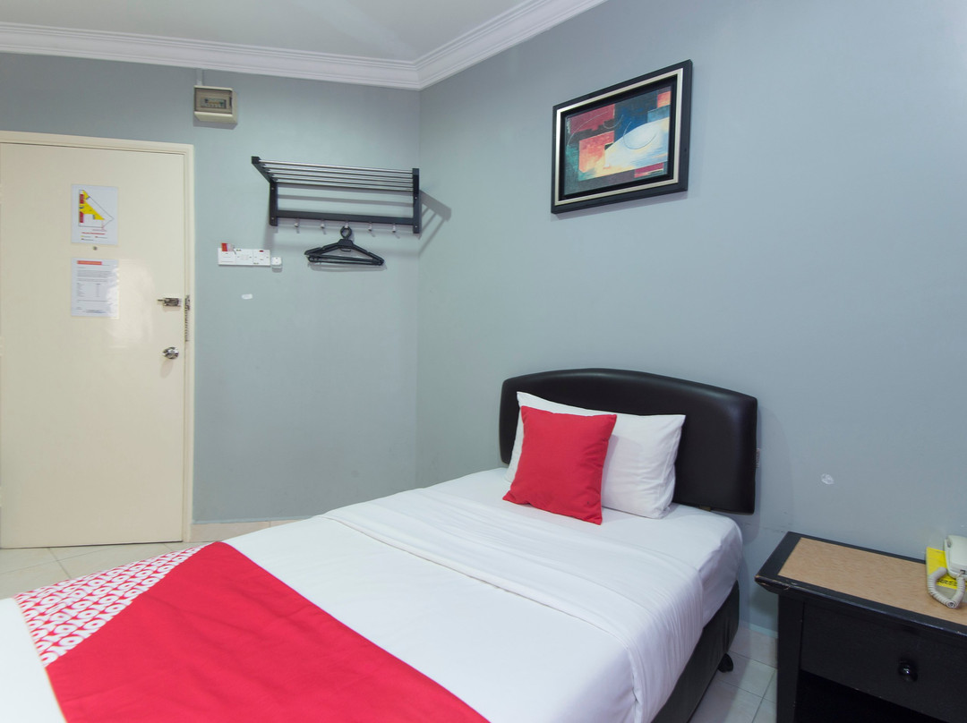 布蒂里安邦酒店主图