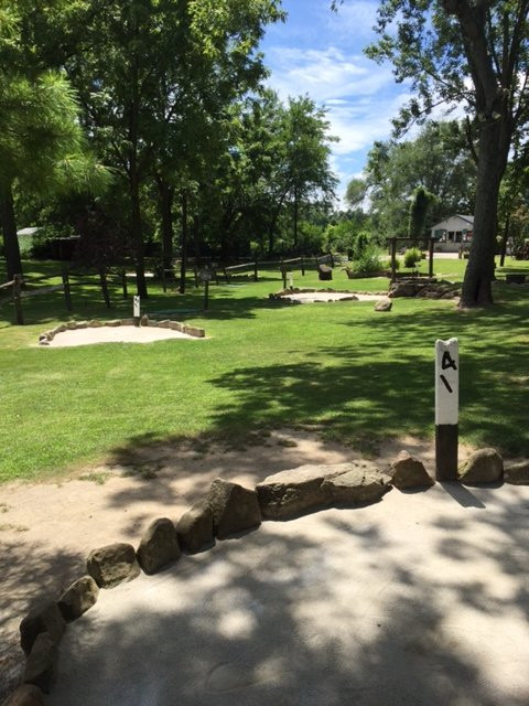 Beech Grove旅游景点-Rustic Driving Range & Miniature Golf