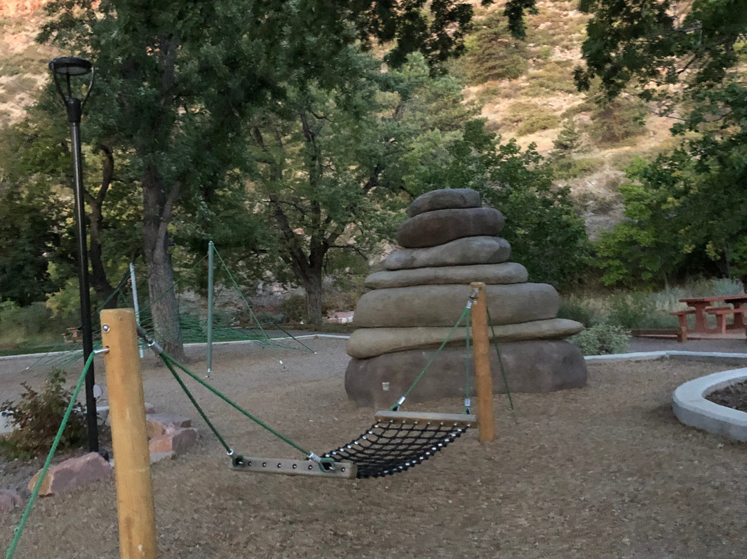 LaVern M Johnson Park-Lyons必去景点