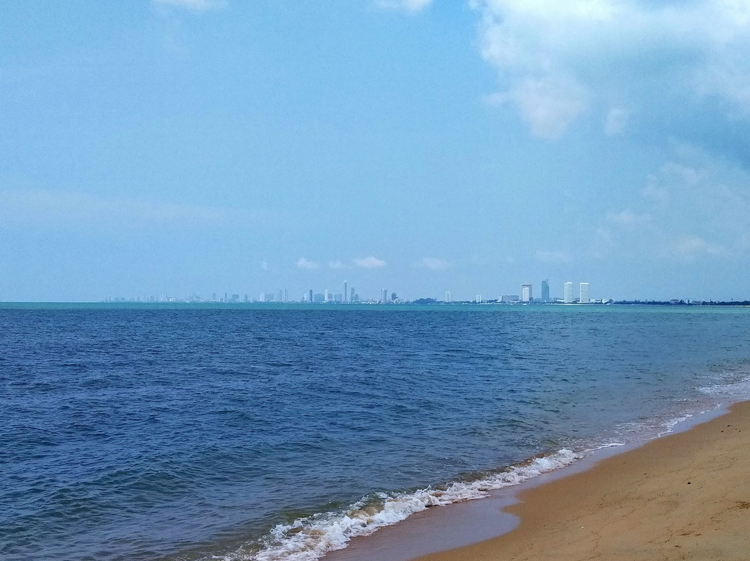 Bang Saray Beach景点图片