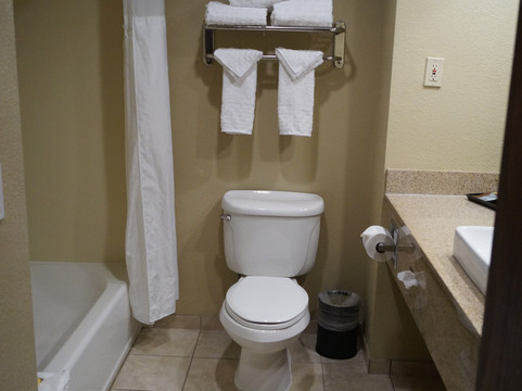 贝斯维斯特奥克兰机场套房酒店主图