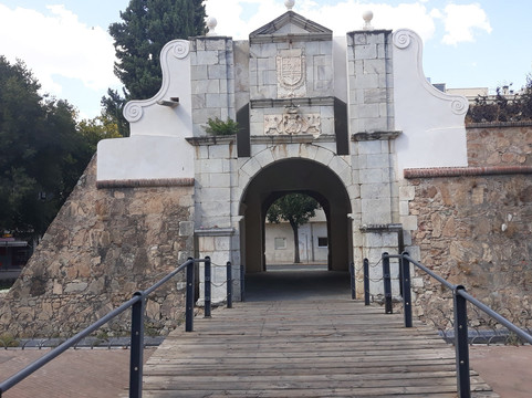 Puerta del Pilar-巴达霍斯省必去景点