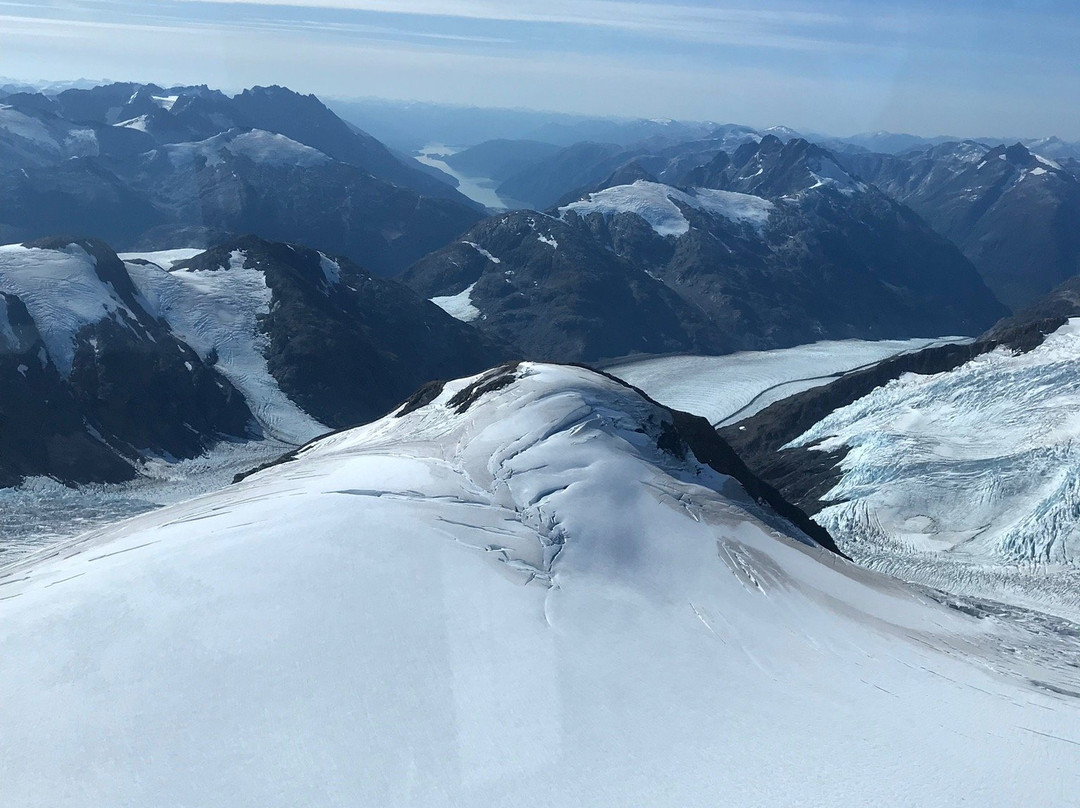 Yellowhead Heli-Tours-Blue River必去景点