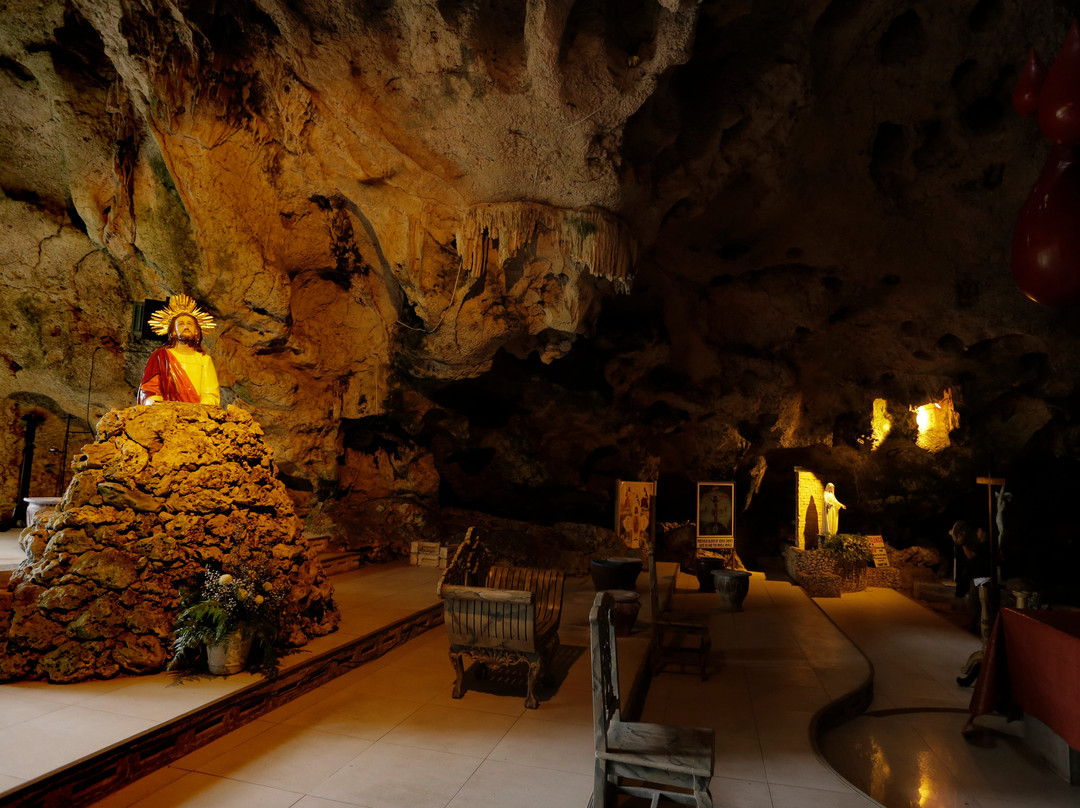 Monte Cueva Shrine景点图片