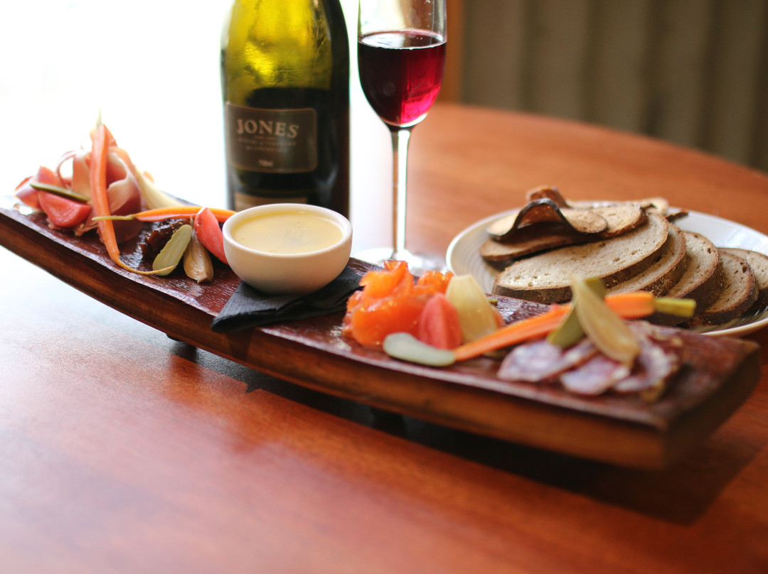 Jones Winery and Vineyard景点图片