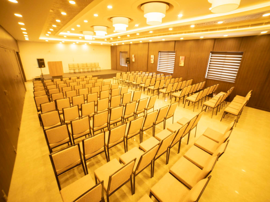 Hotel Savithri主图