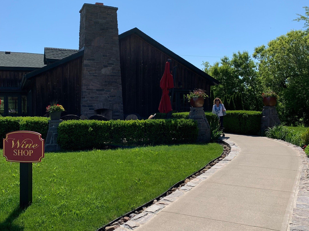 Hidden Bench Vineyards & Winery景点图片