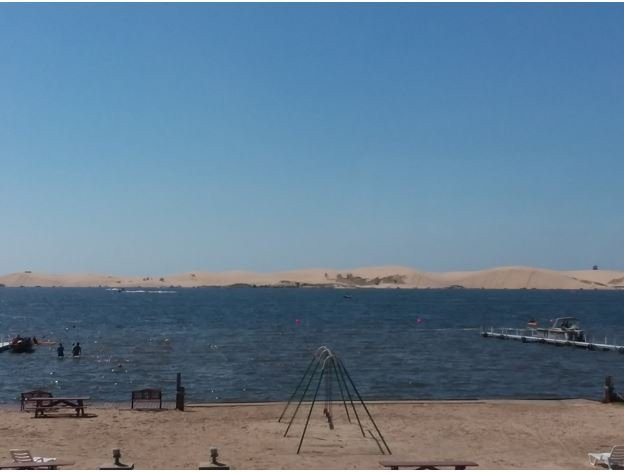 Dunes Waterfront Resort主图