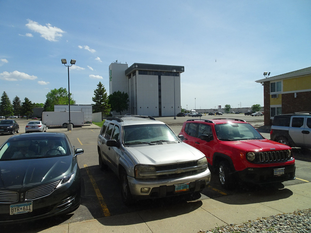 Fargo Inn & Suites主图