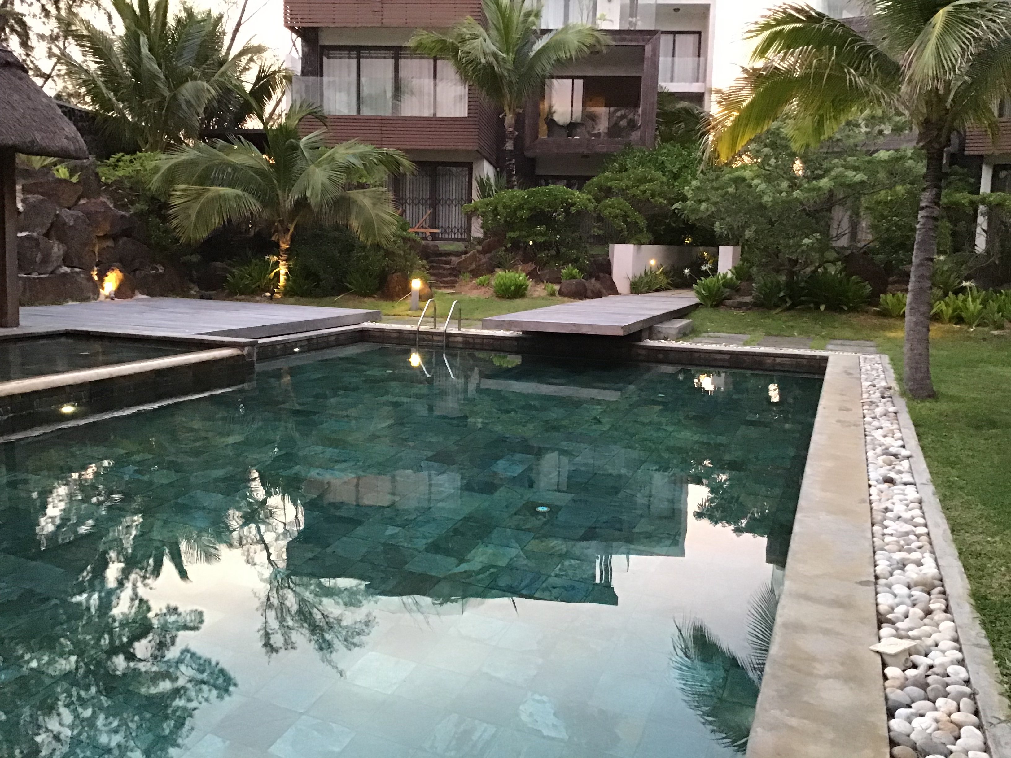 Rose Des Sables Beachfront Apartments-泳池