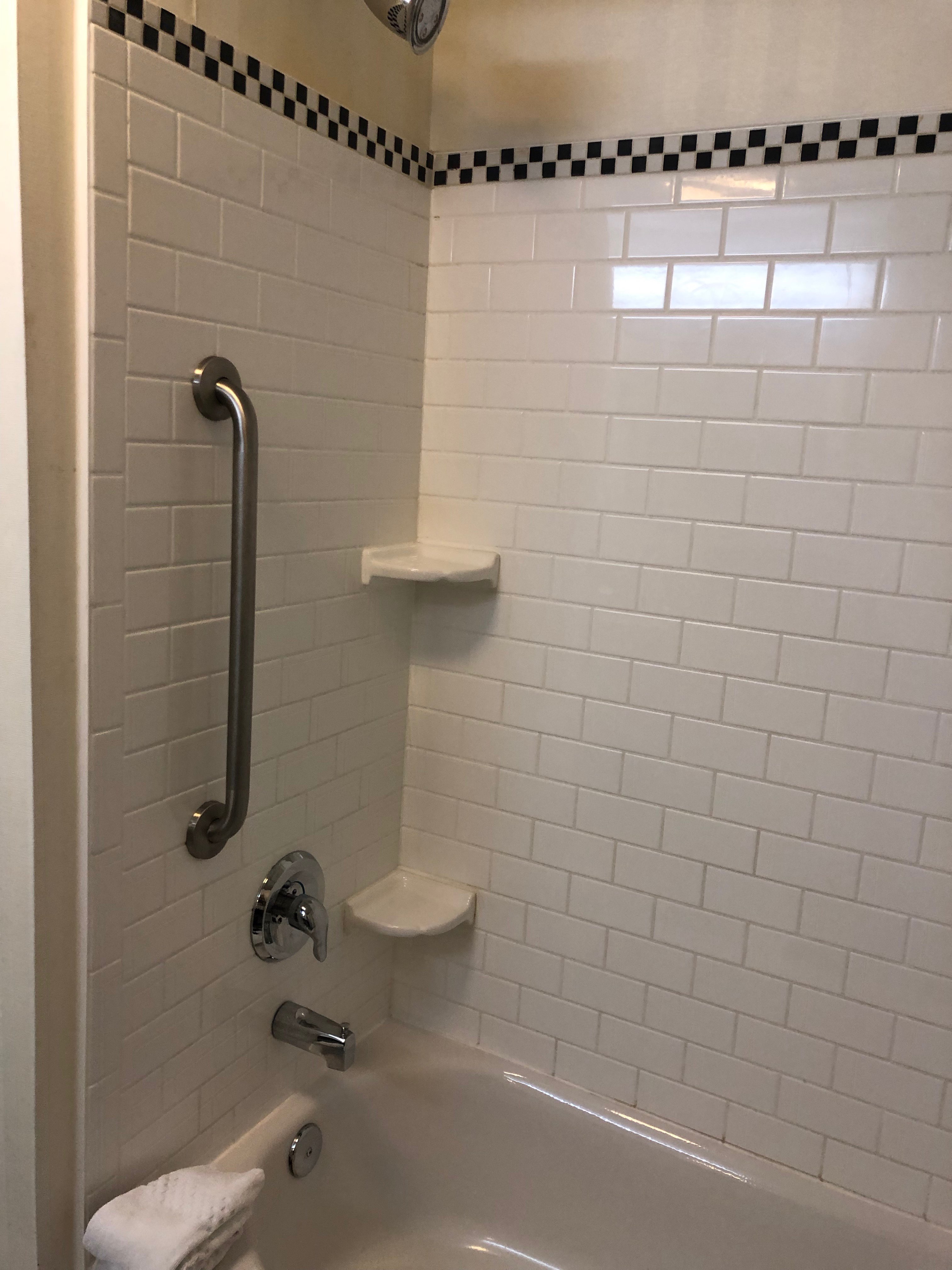 费尔菲尔德客栈&套房酒店-浴室