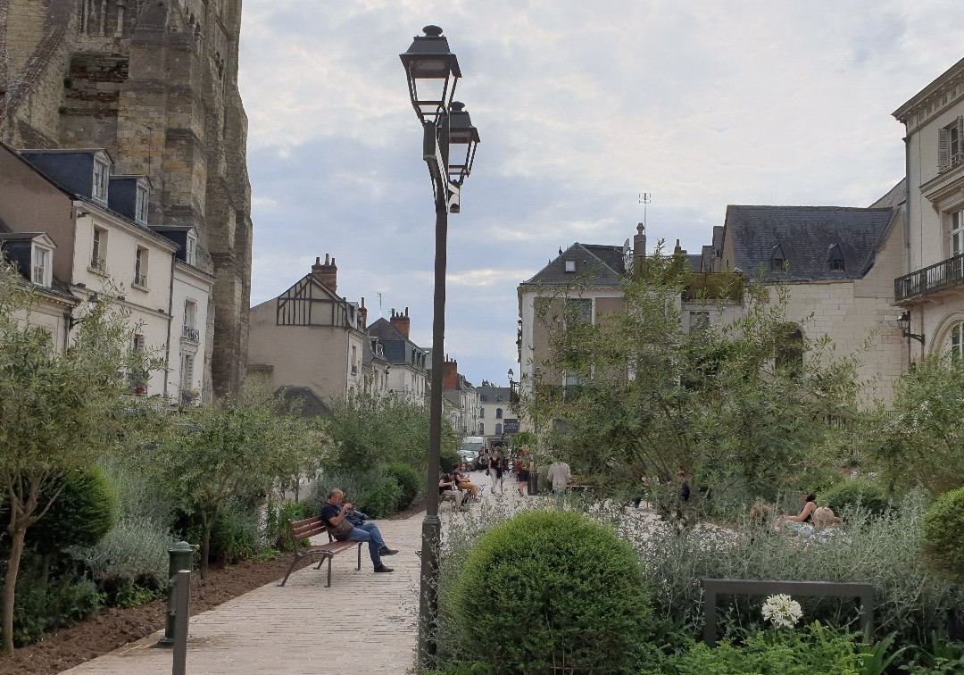 Place de Chateauneuf-图尔必去景点