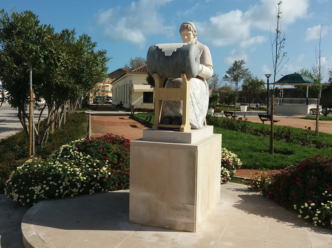 Monumento à Rendilheira-佩尼切必去景点