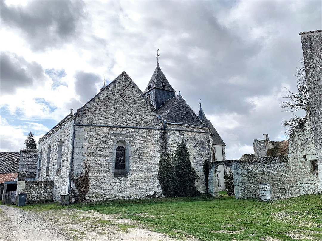 Château de Monts-sur-Guesnes景点图片