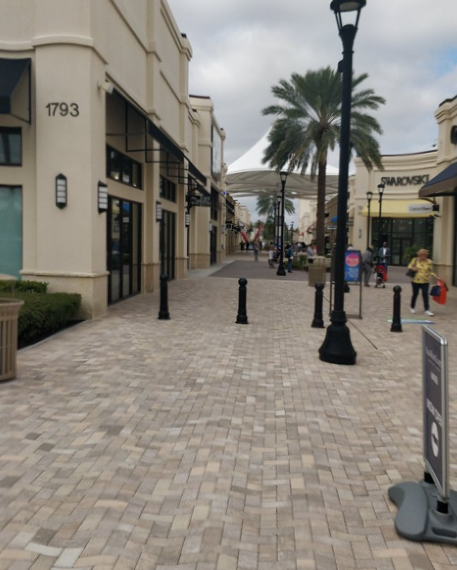 Tanger Outlets Palm Beach景点图片